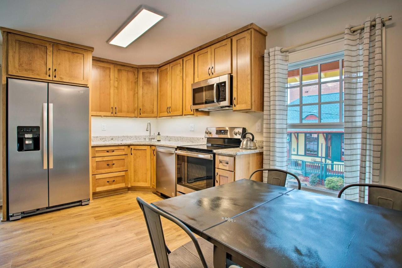 Newly Remodeled Apartment On Main Street In Saluda Exterior photo