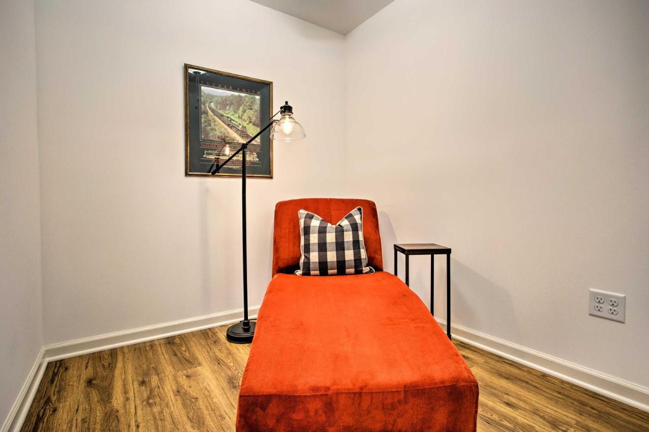 Newly Remodeled Apartment On Main Street In Saluda Exterior photo
