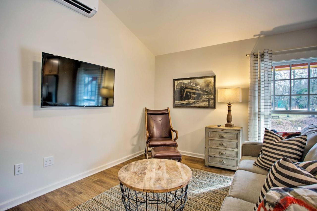Newly Remodeled Apartment On Main Street In Saluda Exterior photo